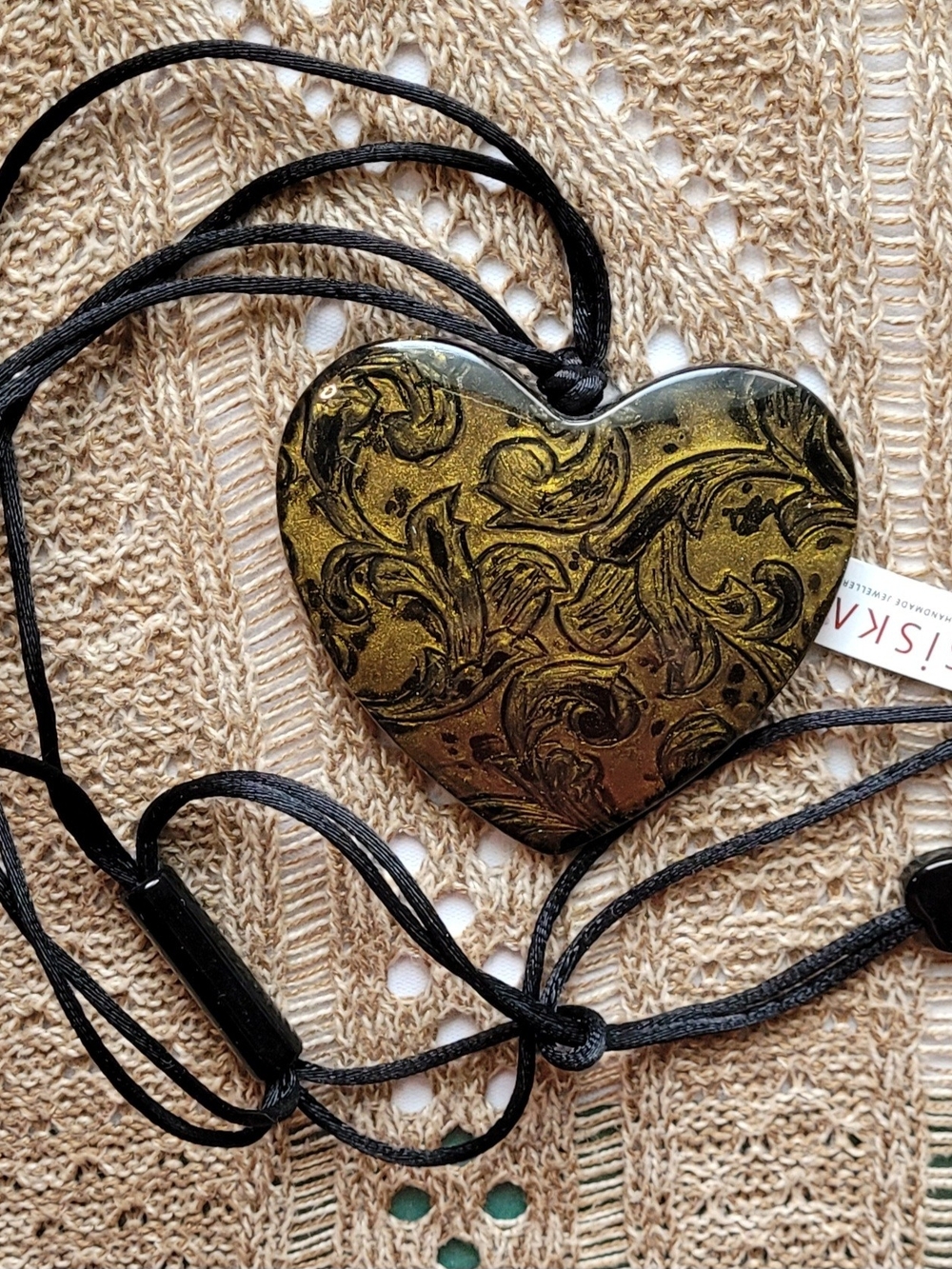 Zsiska Resin Heart Adjustable Necklace